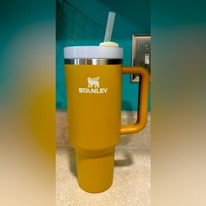 Stanley Yarrow Yellow Tumbler with Straw